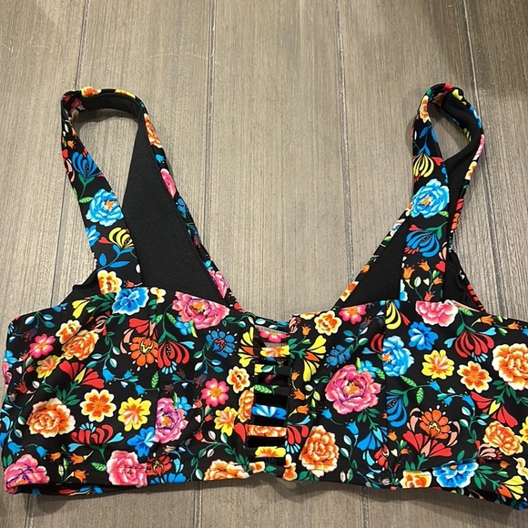 Gianni Bini Floral Bikini Set - Picture 8 of 11